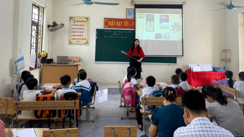 TIẾT DẠY CHUYÊN ĐỀ STEM MÔN TOÁN LỚP 2: “BÀI 5: LỊCH ĐỂ BÀN TIỆN ÍCH” – TRẢI NGHIỆM SÁNG TẠO ĐẦY HỨNG KHỞI