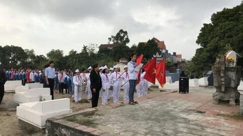Ngày 22 tháng 12 năm 2019, Liên đội trường Tiểu học Toàn Thắng tổ chức cho các em Đội viên viếng nghĩa trang liệt sỉ của địa phương.